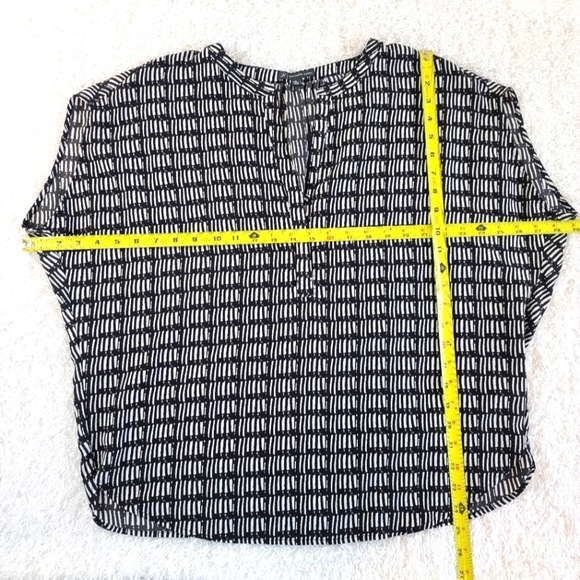 Adrianna Papell Size Large Geometric Print Boxy Blouse Shirt Black and W… - Picture 6 of 7